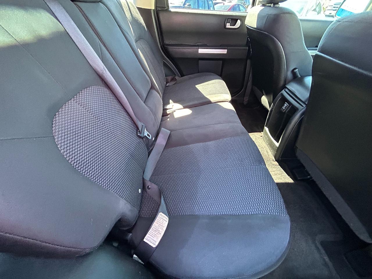 Mitsubishi Endeavor AWD 4dr LS 2011