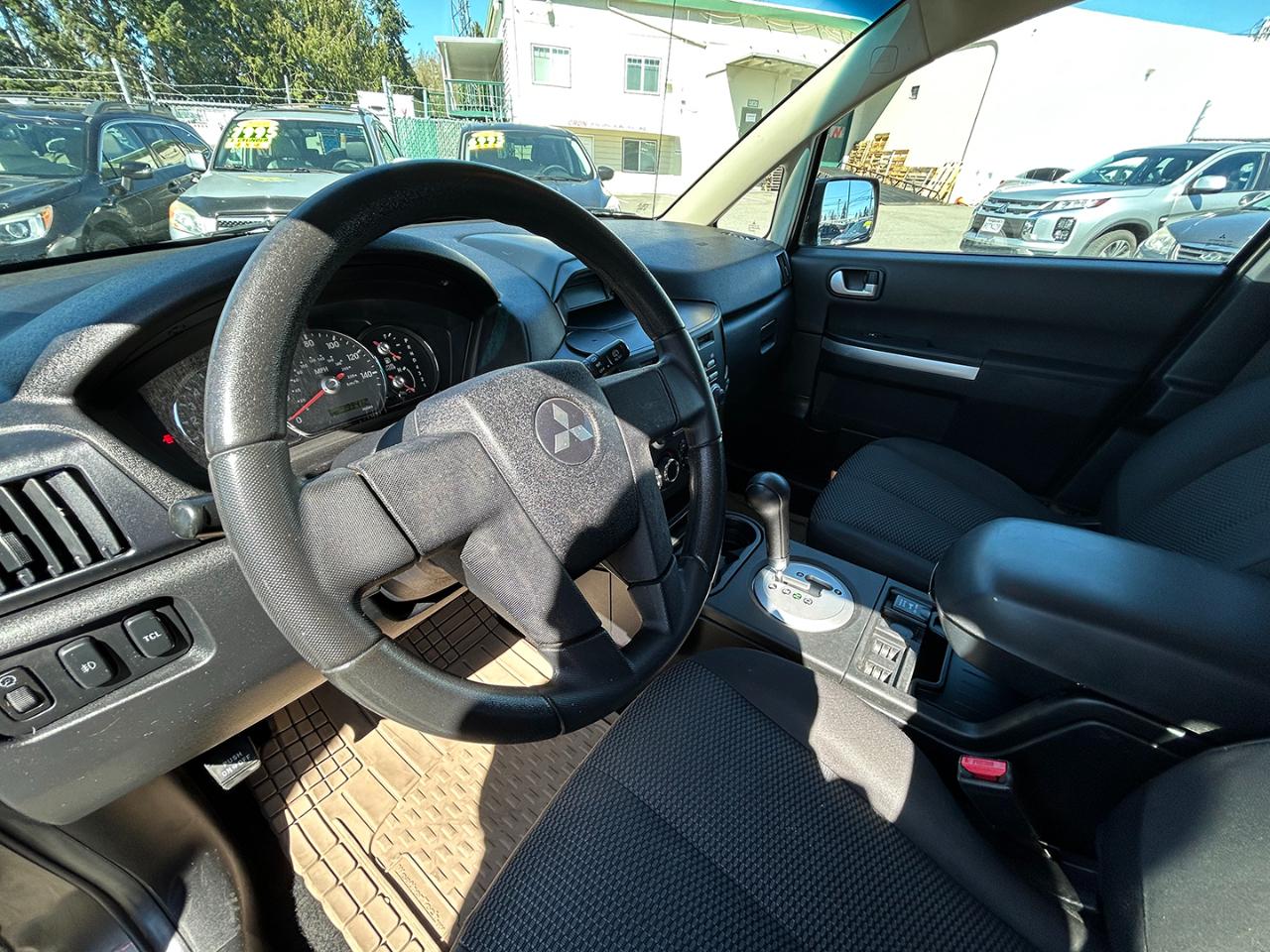 Mitsubishi Endeavor AWD 4dr LS 2011