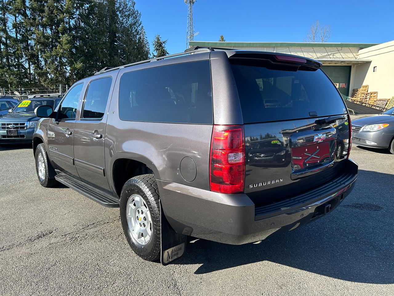 Chevrolet Suburban 4WD 4dr 1500 LT 2011