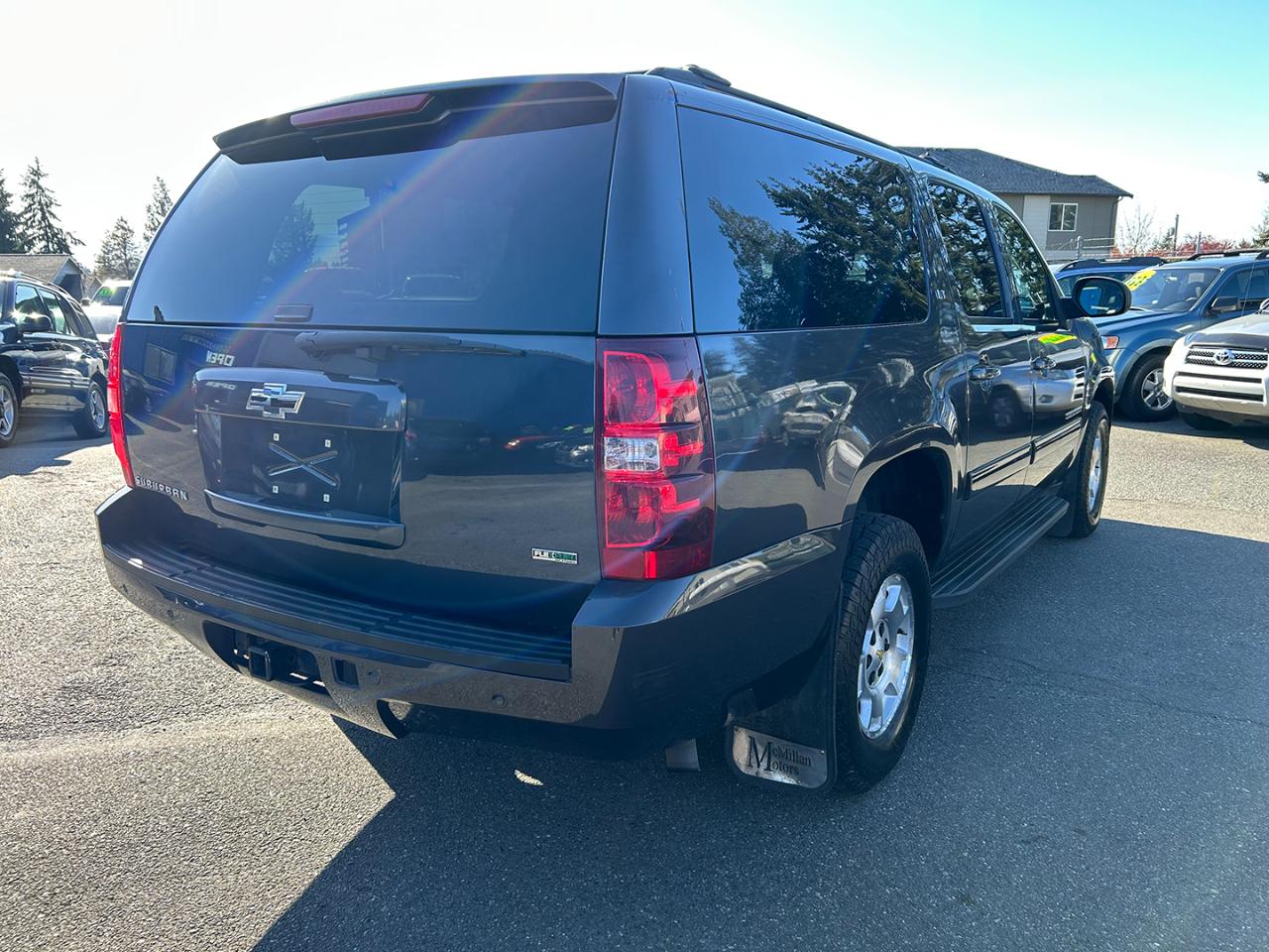 Chevrolet Suburban 4WD 4dr 1500 LT 2011