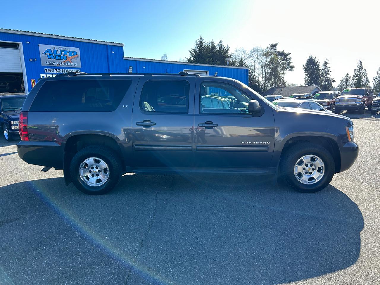 Chevrolet Suburban 4WD 4dr 1500 LT 2011