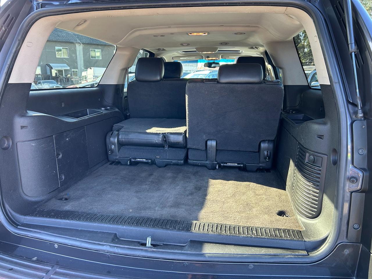 Chevrolet Suburban 4WD 4dr 1500 LT 2011