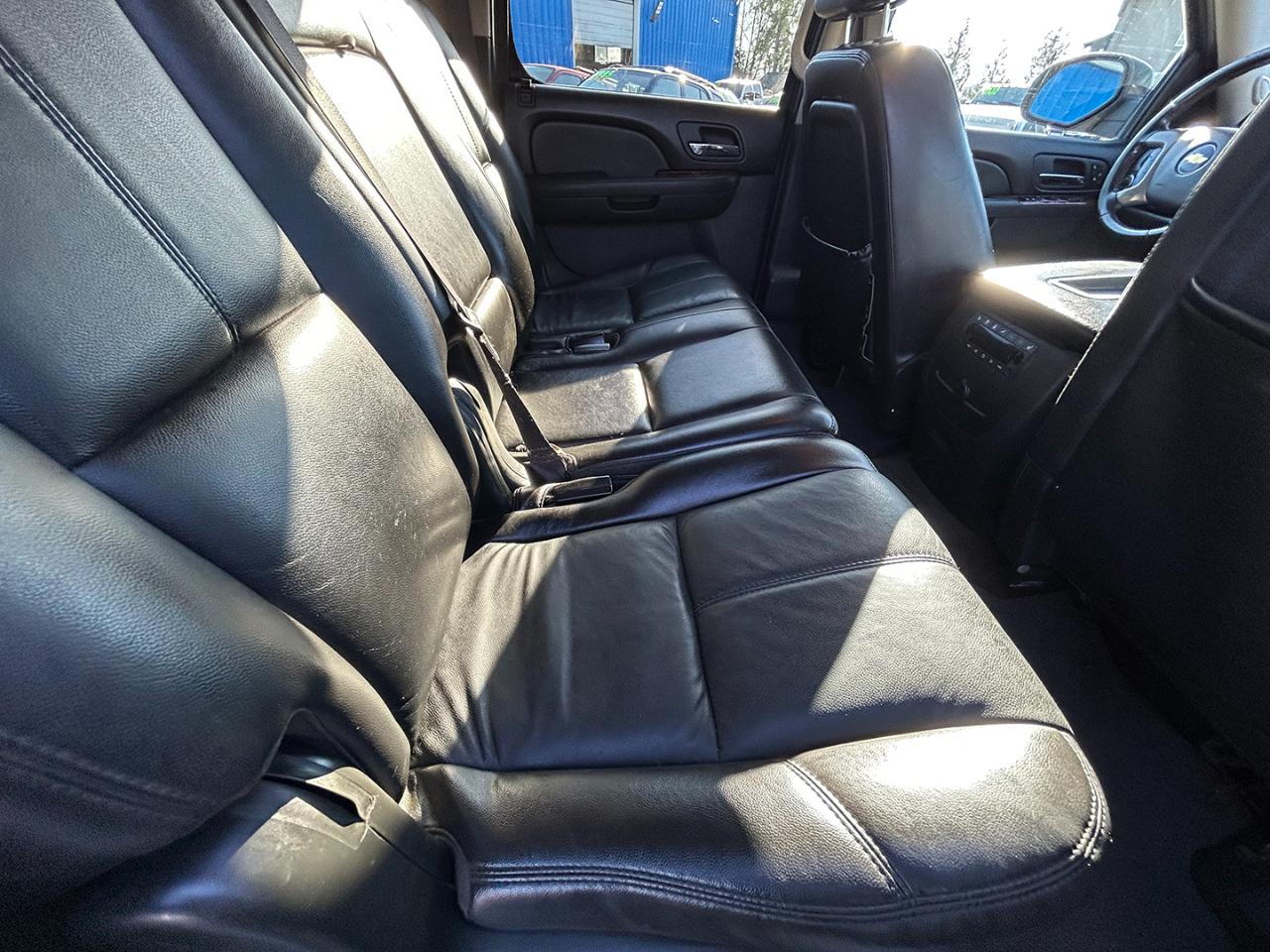 Chevrolet Suburban 4WD 4dr 1500 LT 2011