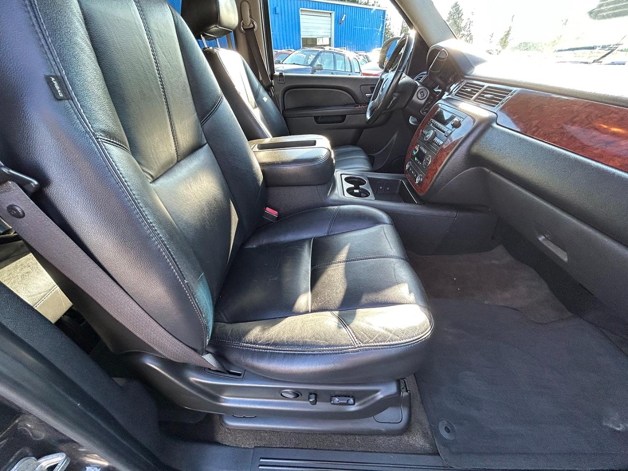 Chevrolet Suburban 4WD 4dr 1500 LT 2011