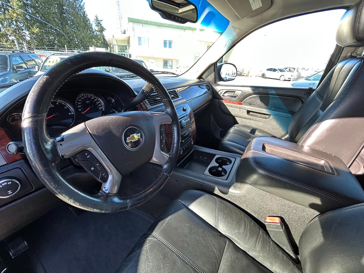 Chevrolet Suburban 4WD 4dr 1500 LT 2011