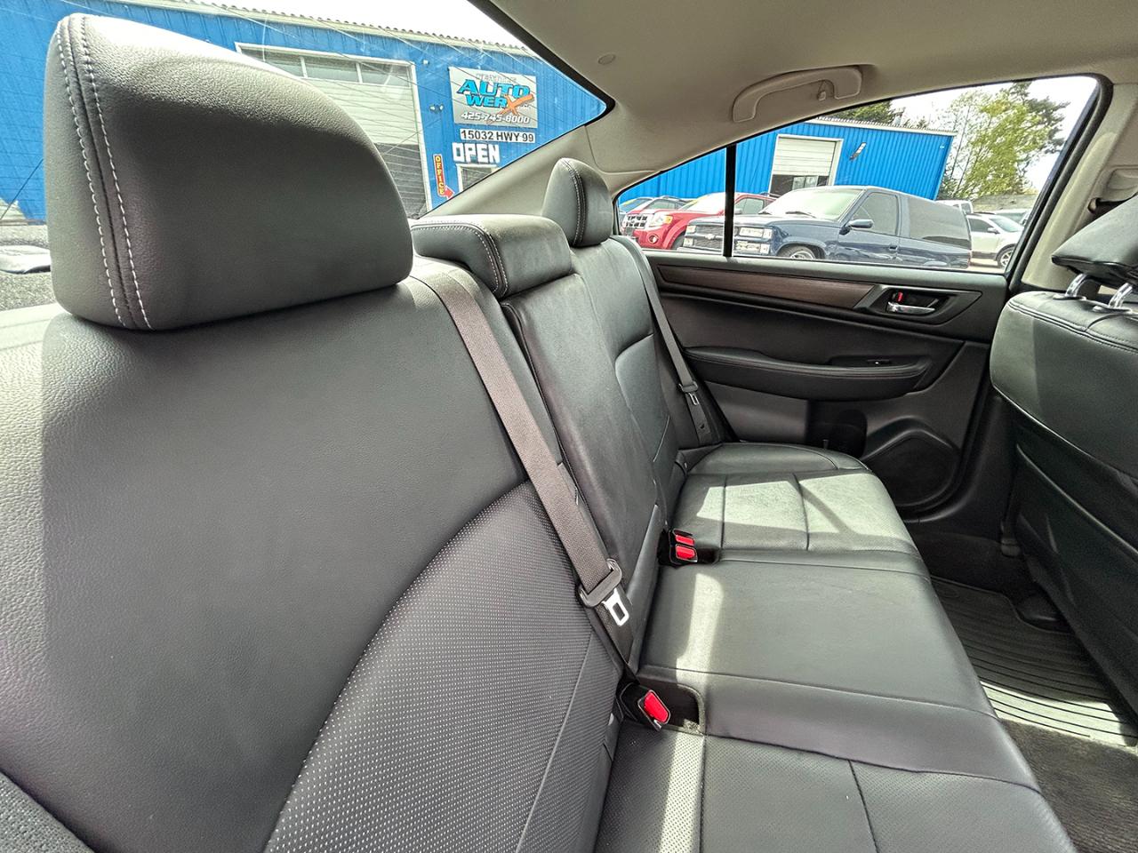 Subaru Legacy 4dr Sdn 2.5i Limited PZEV 2015