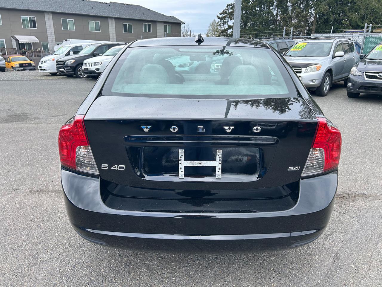 Volvo S40 4dr Sdn Auto FWD 2010