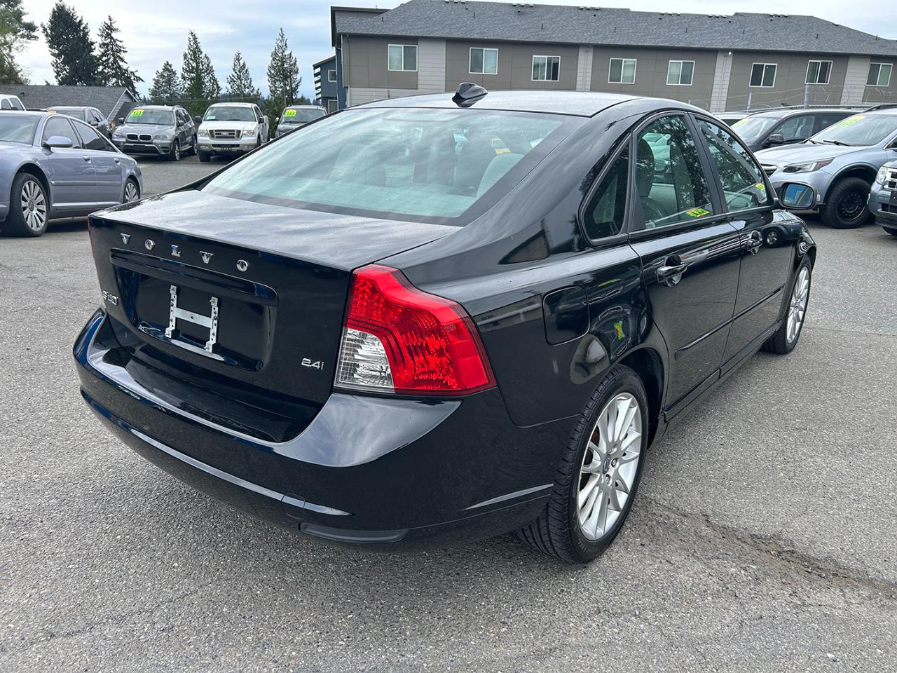 Volvo S40 4dr Sdn Auto FWD 2010