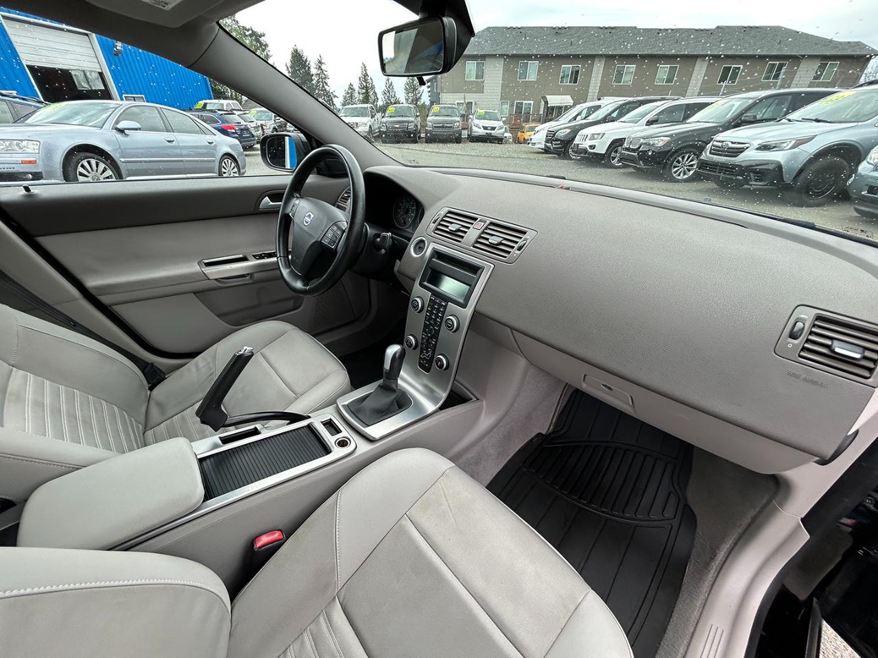 Volvo S40 4dr Sdn Auto FWD 2010