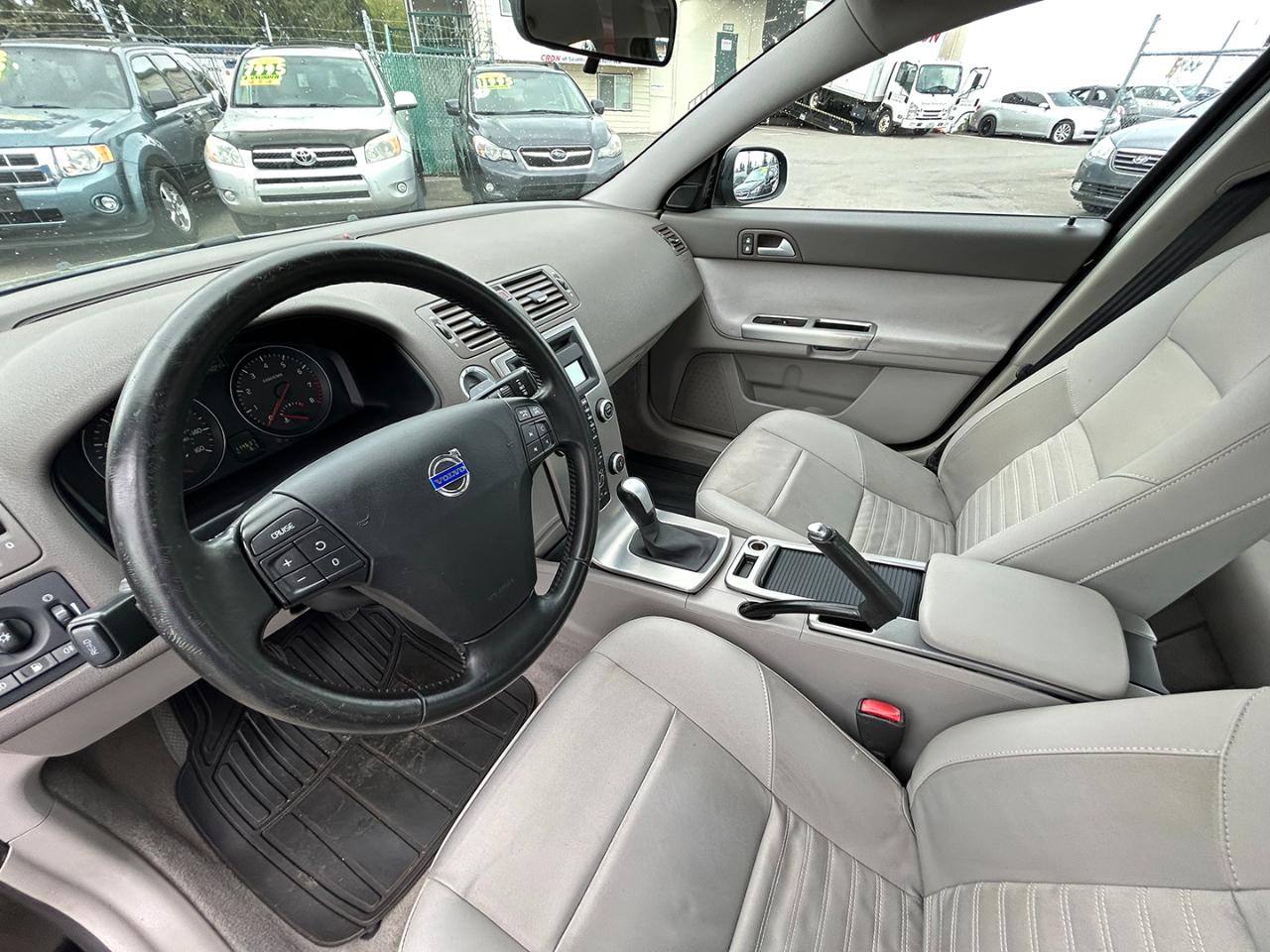 Volvo S40 4dr Sdn Auto FWD 2010