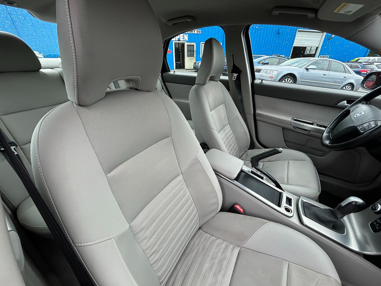 Volvo S40 4dr Sdn Auto FWD 2010