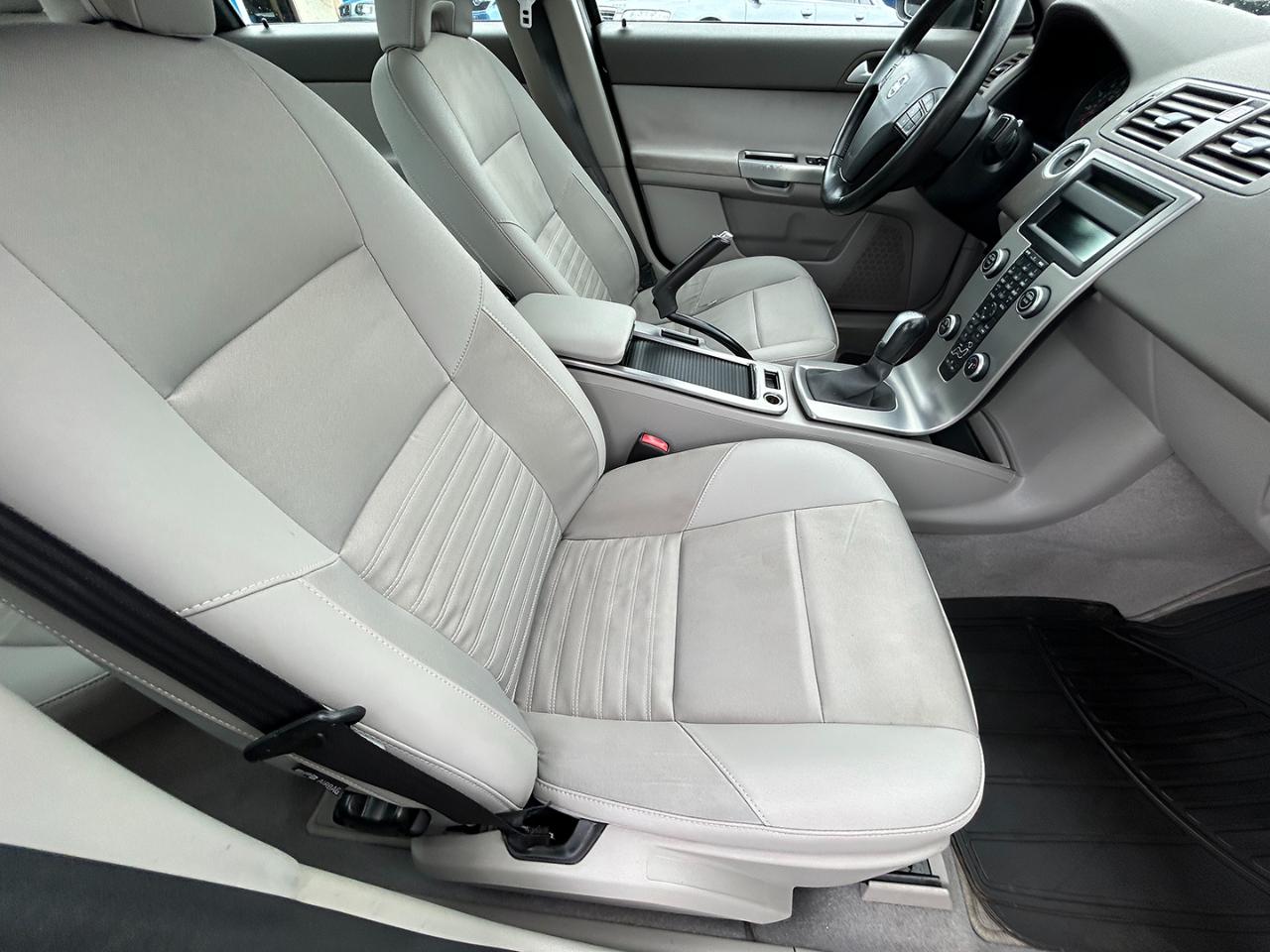 Volvo S40 4dr Sdn Auto FWD 2010