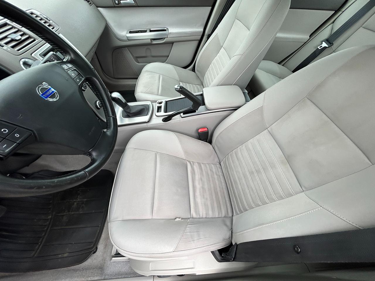 Volvo S40 4dr Sdn Auto FWD 2010