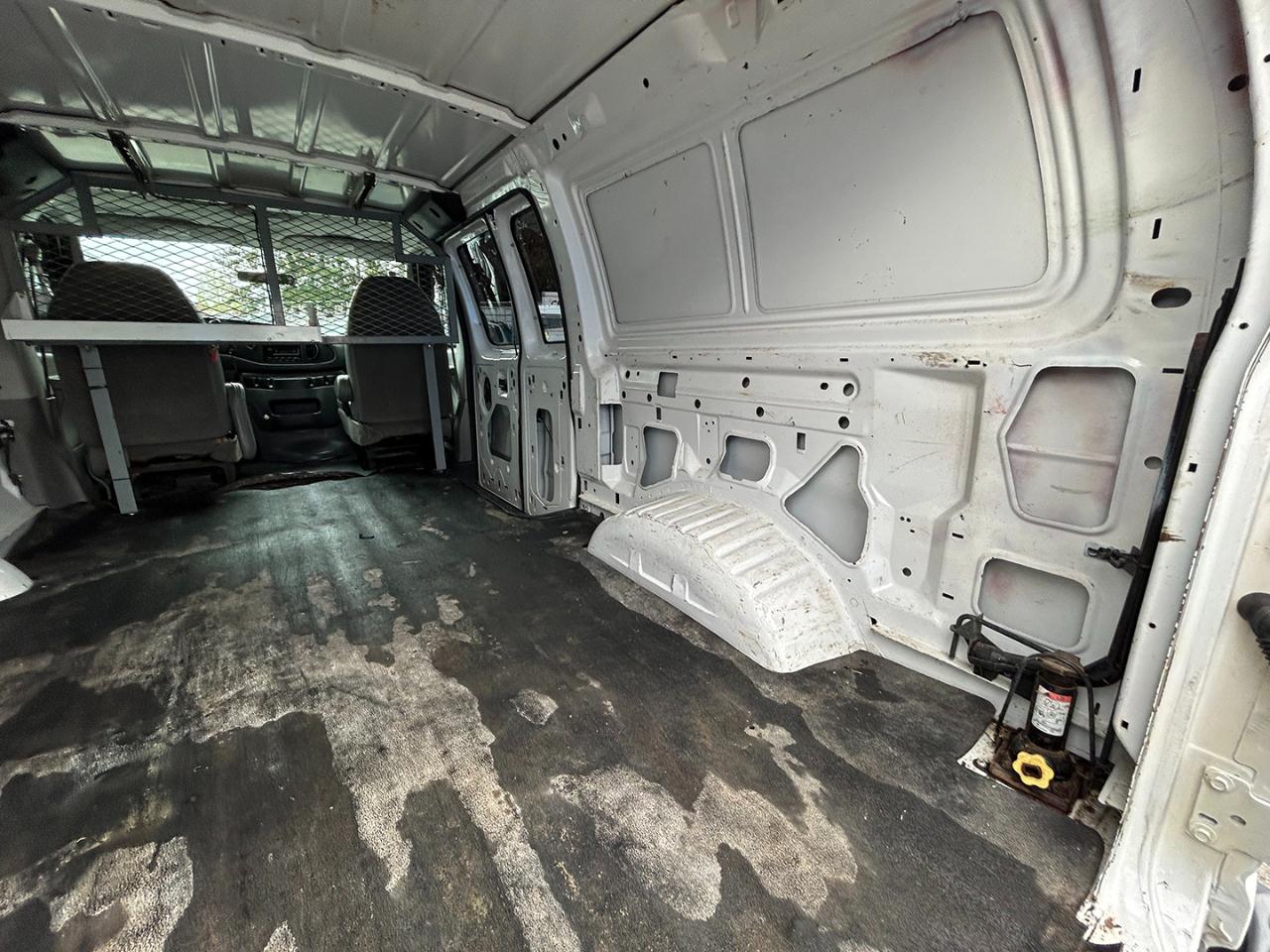 Ford Econoline Cargo Van E-350 Super Duty Recreational 2007