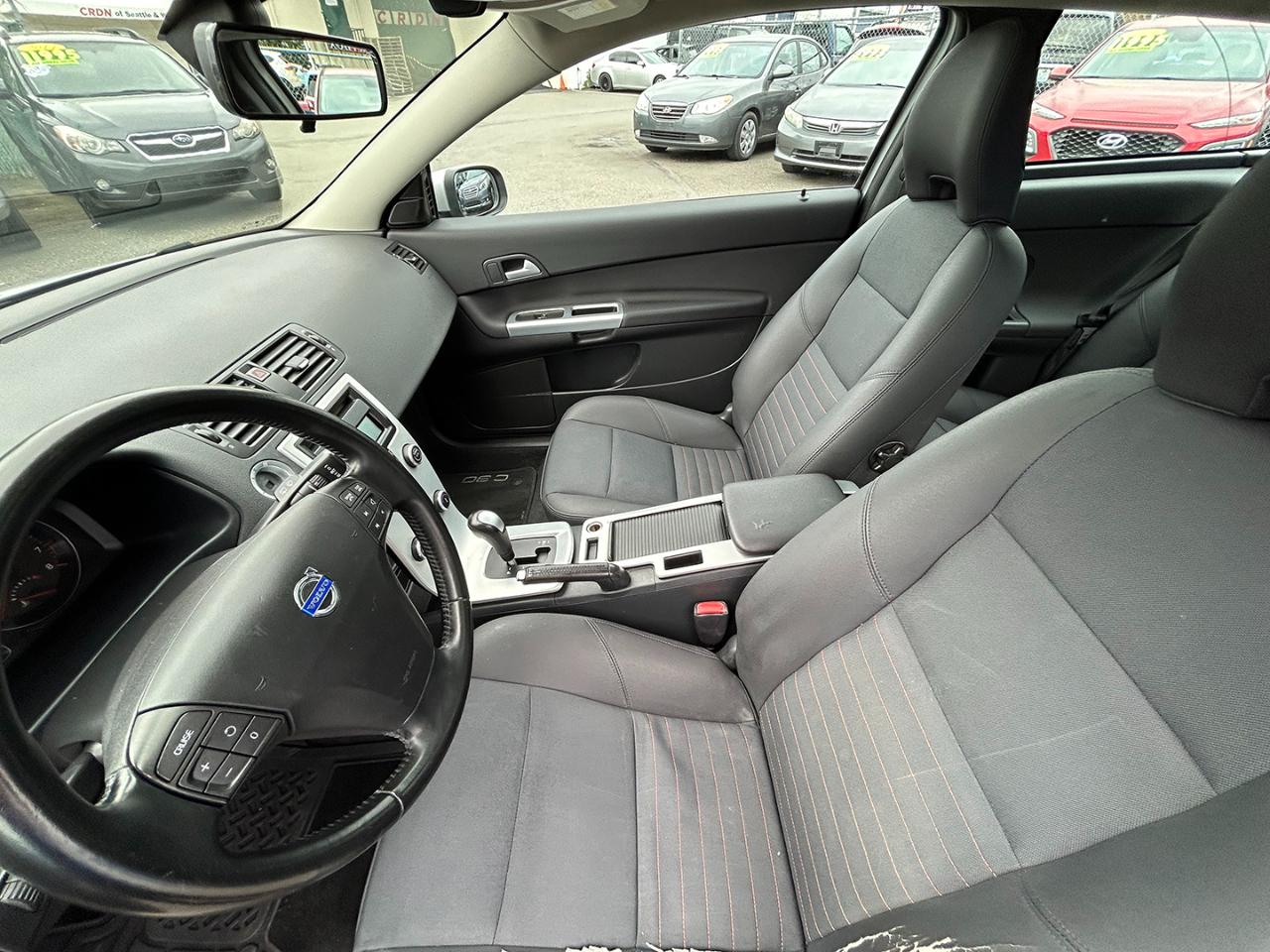 Volvo C30 2dr Cpe Auto w/Moonroof 2011