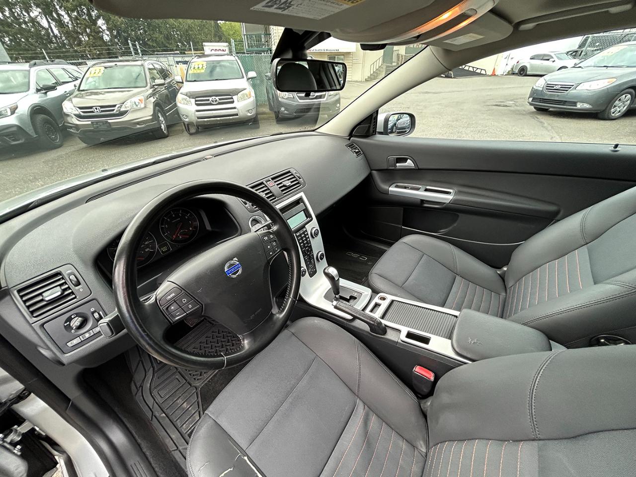 Volvo C30 2dr Cpe Auto w/Moonroof 2011