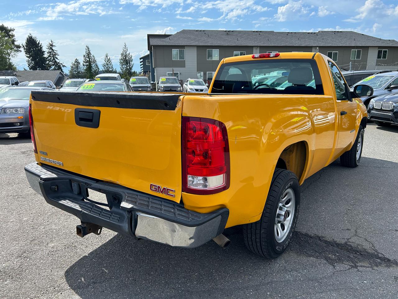 GMC Sierra 1500 2WD Reg Cab 133.0" Work Truck 2011