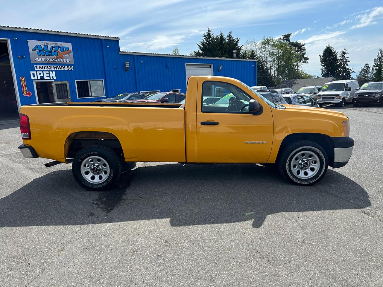 GMC Sierra 1500 2WD Reg Cab 133.0" Work Truck 2011