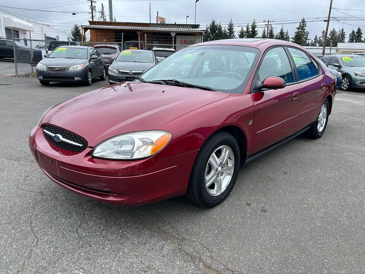 Ford Taurus 4dr Sdn SEL Deluxe 2002