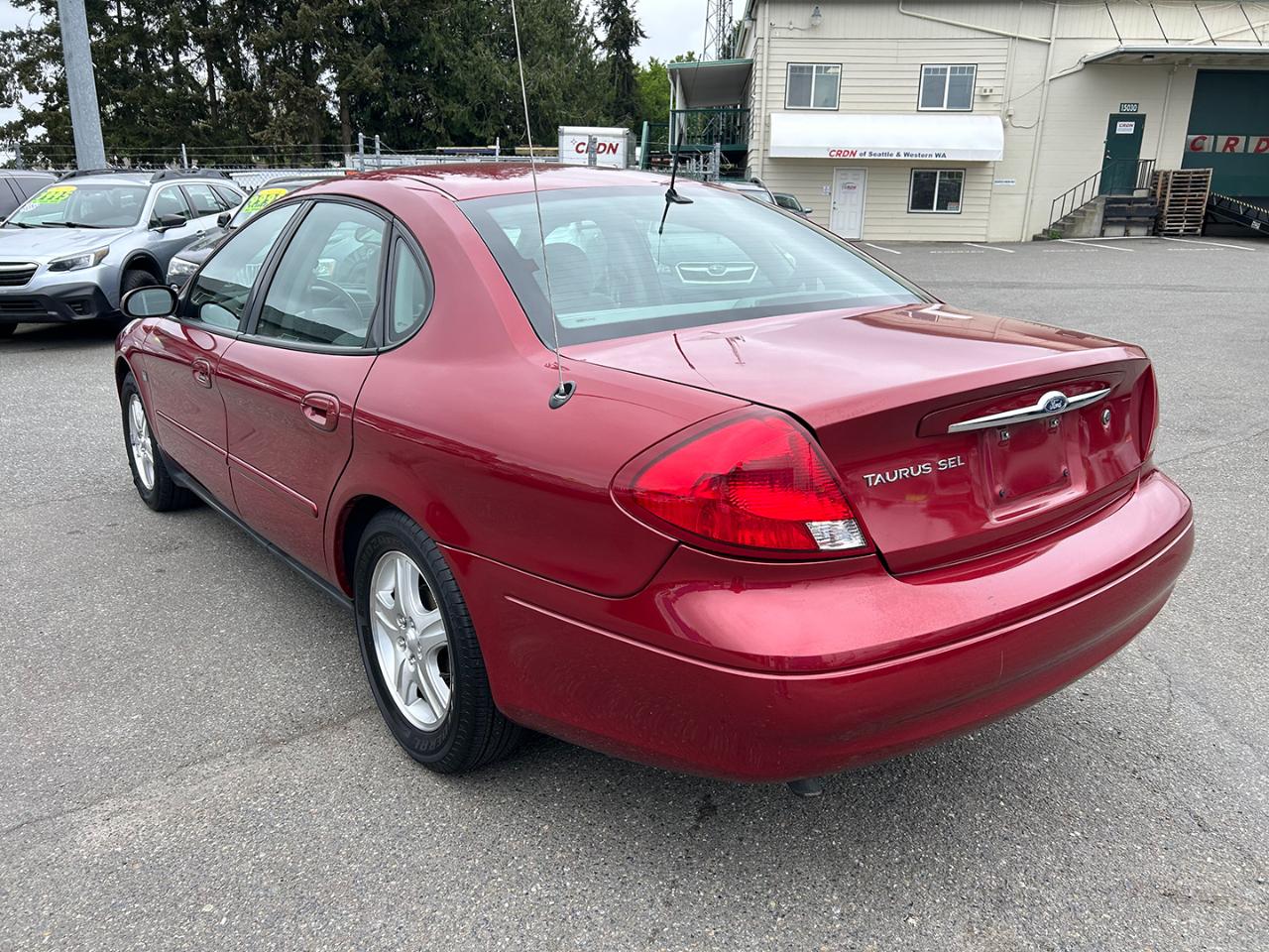 Ford Taurus 4dr Sdn SEL Deluxe 2002