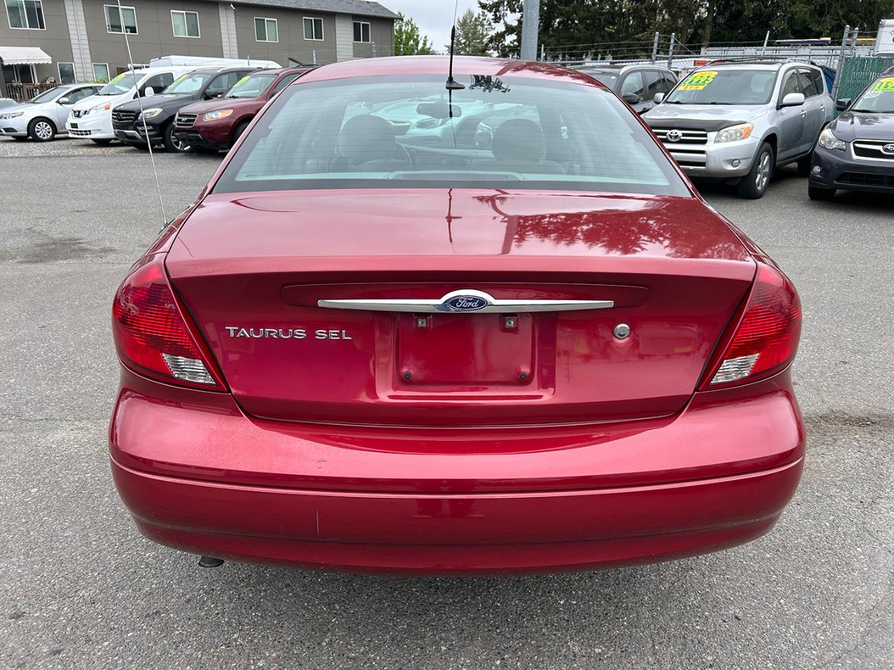Ford Taurus 4dr Sdn SEL Deluxe 2002
