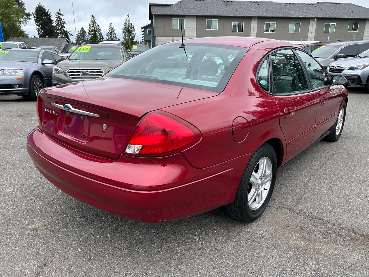 Ford Taurus 4dr Sdn SEL Deluxe 2002