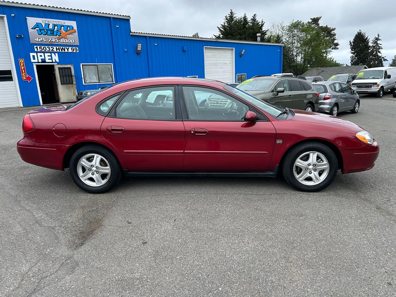 Ford Taurus 4dr Sdn SEL Deluxe 2002