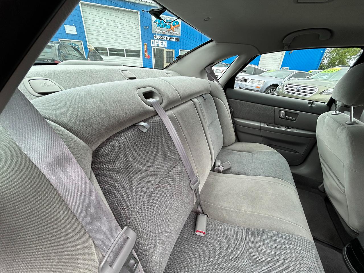 Ford Taurus 4dr Sdn SEL Deluxe 2002