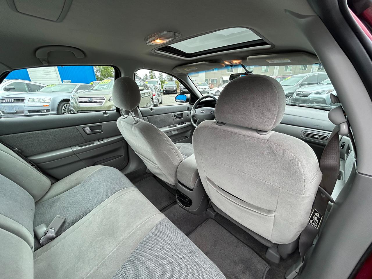 Ford Taurus 4dr Sdn SEL Deluxe 2002