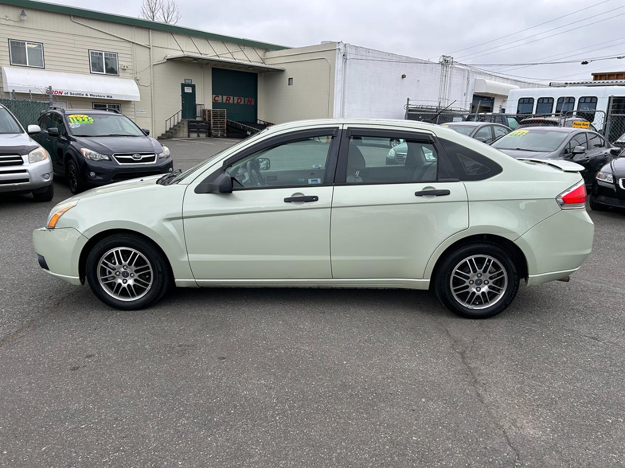 Ford Focus 4dr Sdn SE 2010