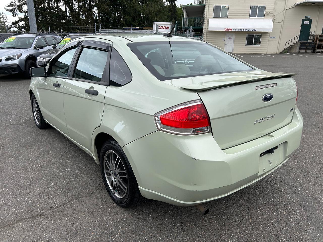 Ford Focus 4dr Sdn SE 2010
