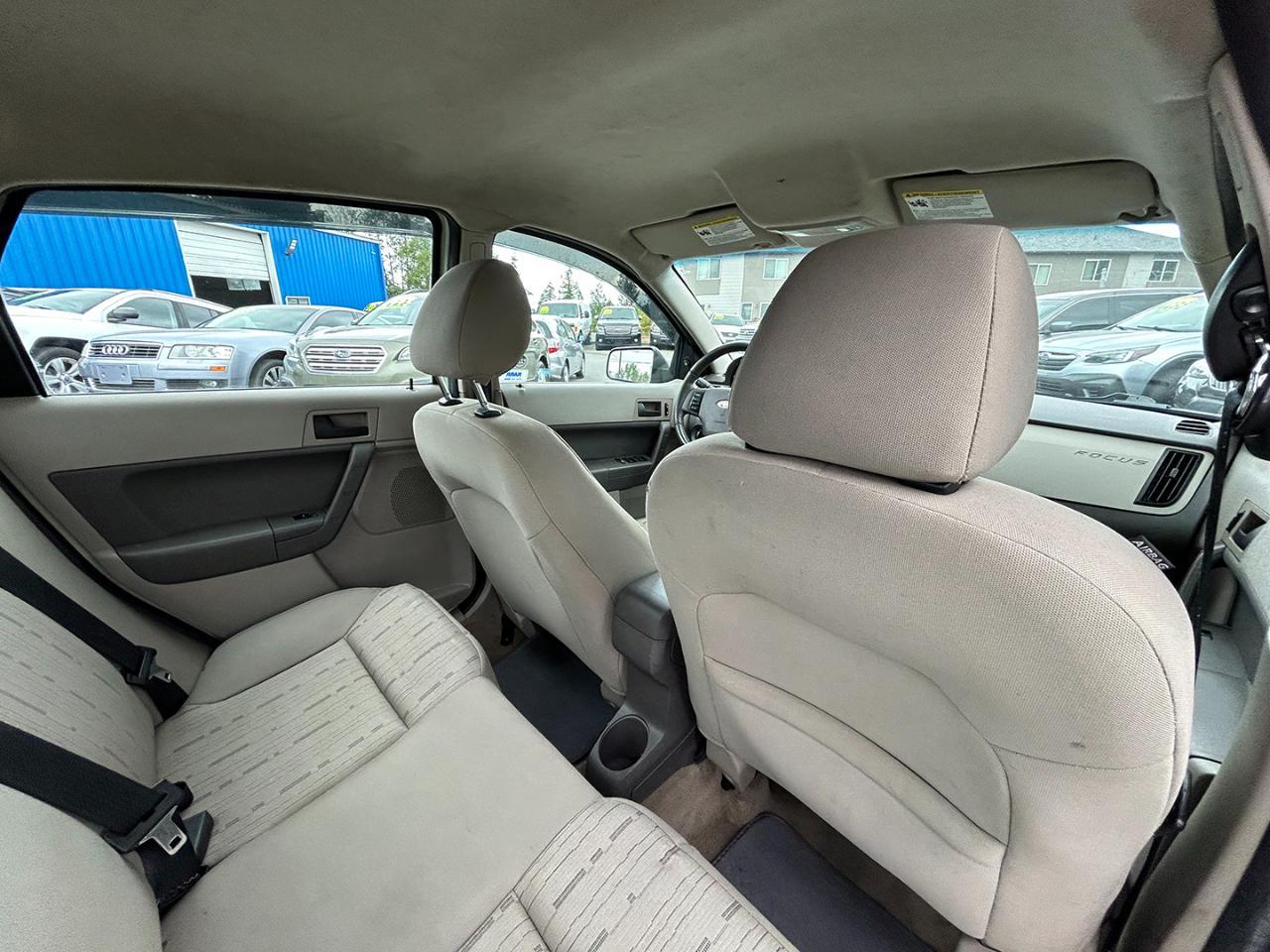 Ford Focus 4dr Sdn SE 2010