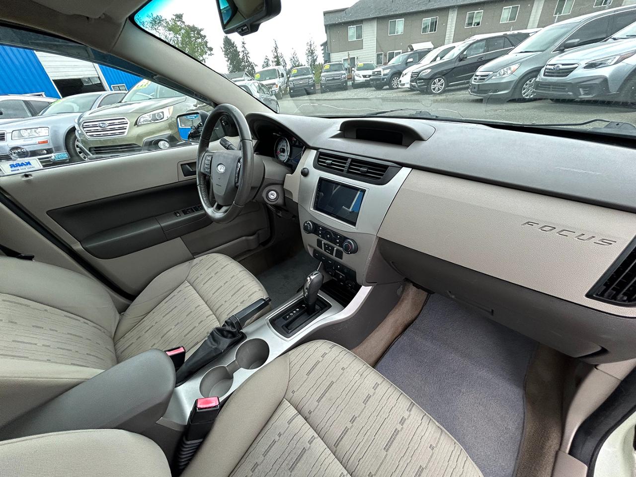 Ford Focus 4dr Sdn SE 2010