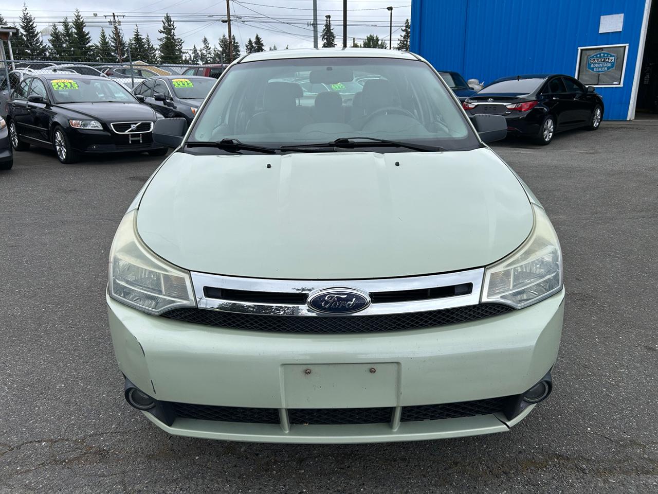 Ford Focus 4dr Sdn SE 2010