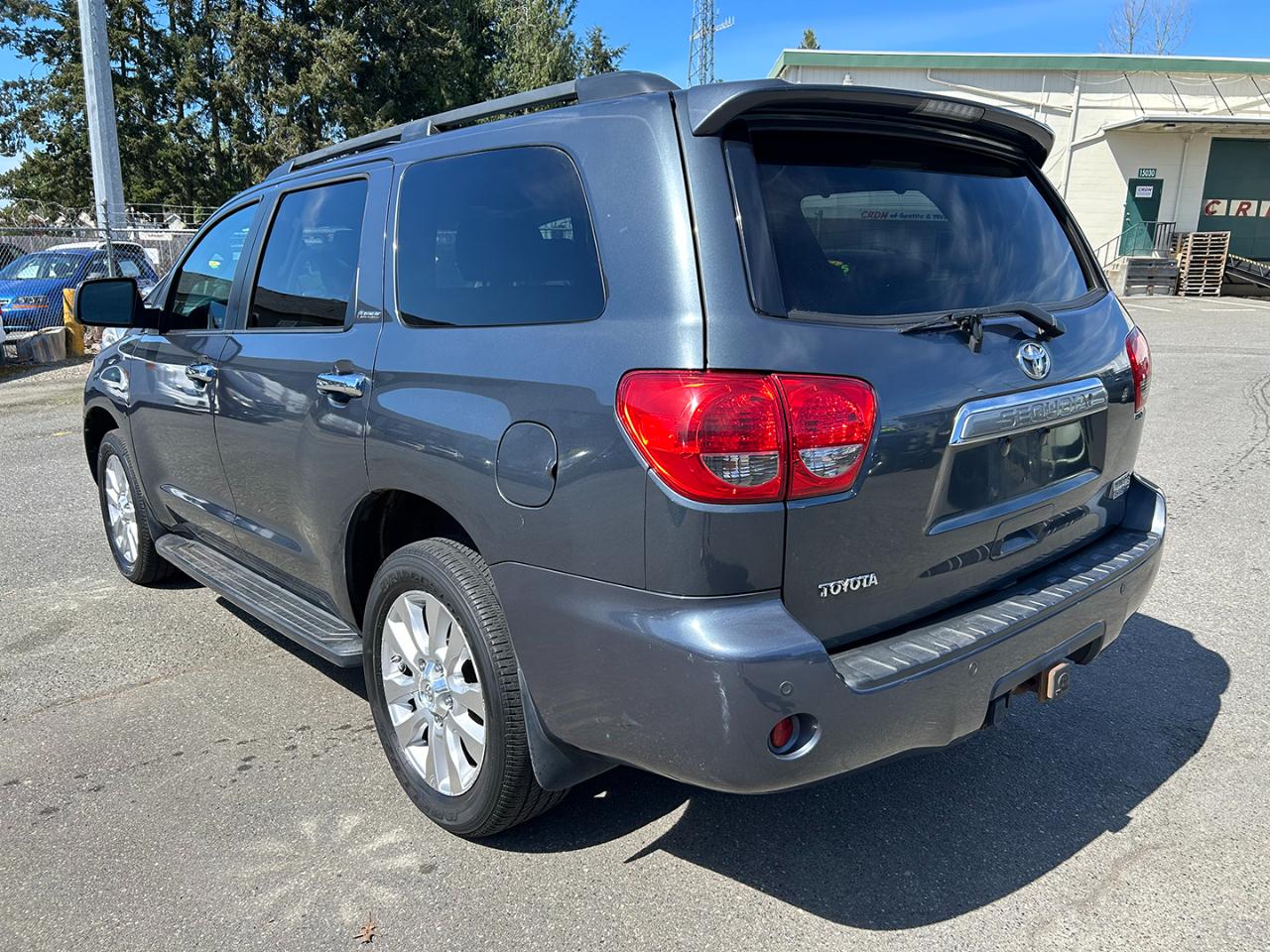 Toyota Sequoia 4WD 4dr LV8 6-Spd AT Platinum (Natl) 2008