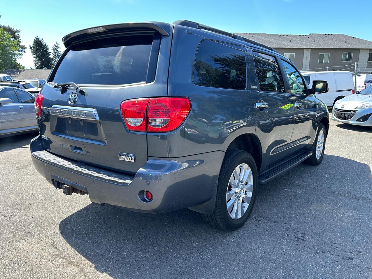 Toyota Sequoia 4WD 4dr LV8 6-Spd AT Platinum (Natl) 2008