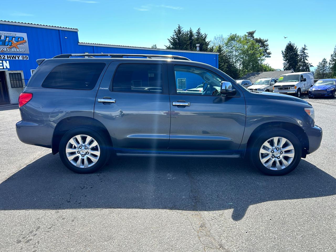 Toyota Sequoia 4WD 4dr LV8 6-Spd AT Platinum (Natl) 2008