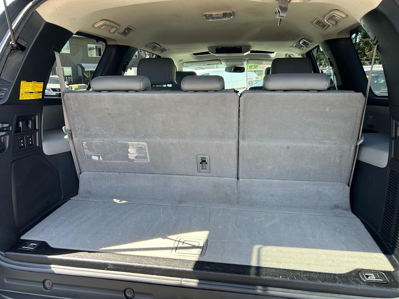 Toyota Sequoia 4WD 4dr LV8 6-Spd AT Platinum (Natl) 2008