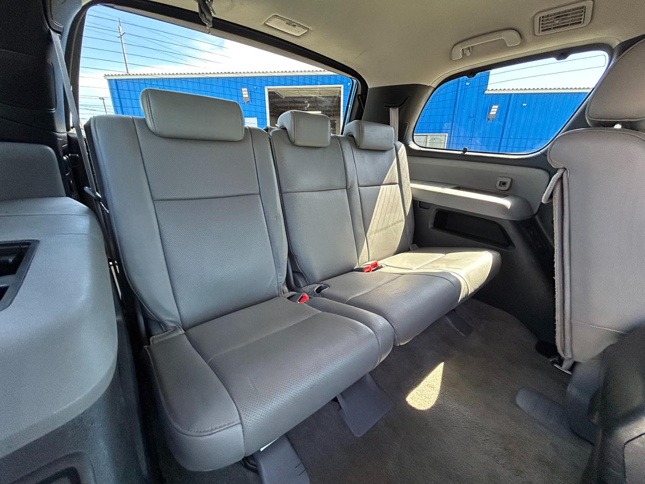 Toyota Sequoia 4WD 4dr LV8 6-Spd AT Platinum (Natl) 2008