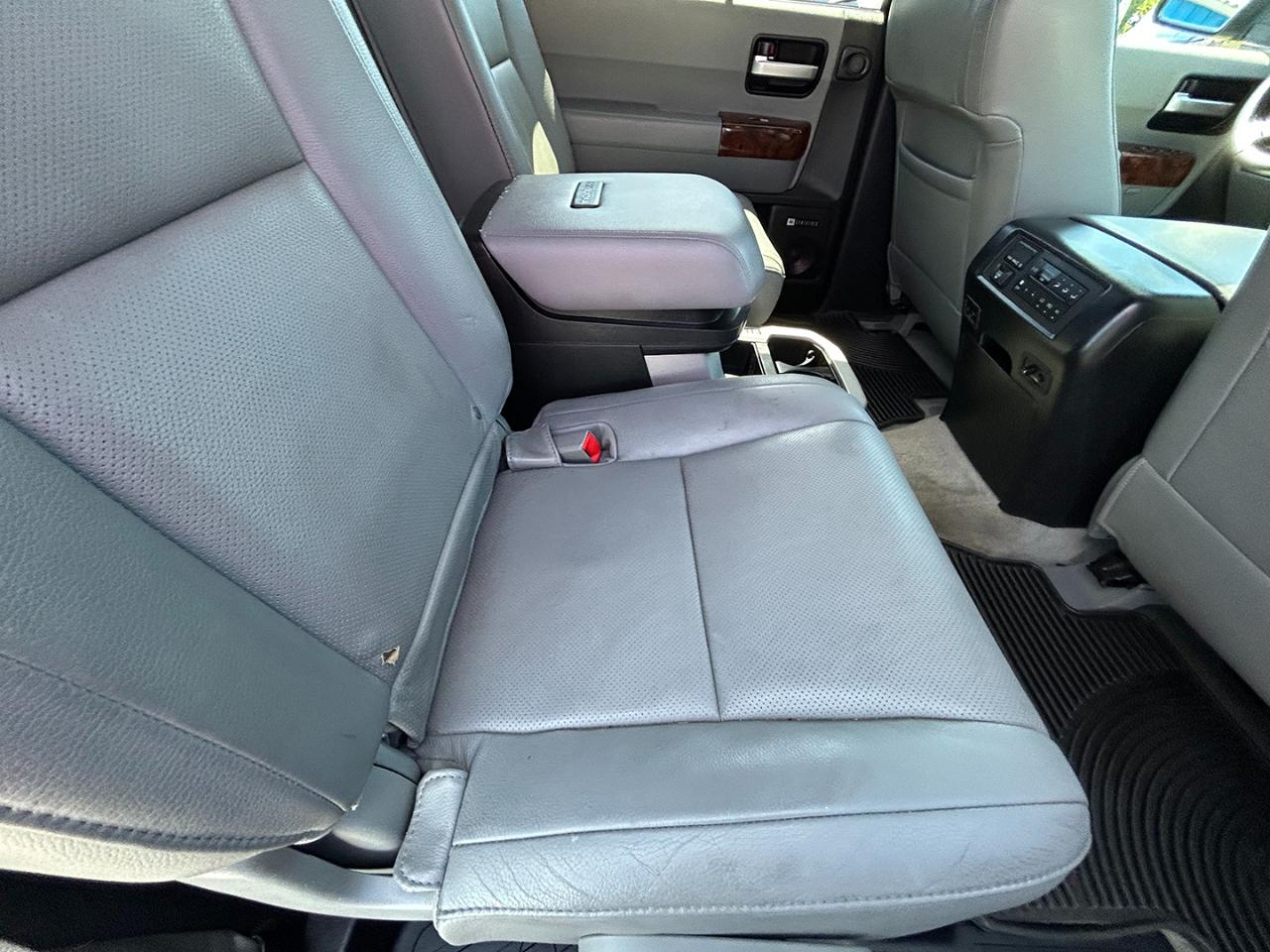 Toyota Sequoia 4WD 4dr LV8 6-Spd AT Platinum (Natl) 2008