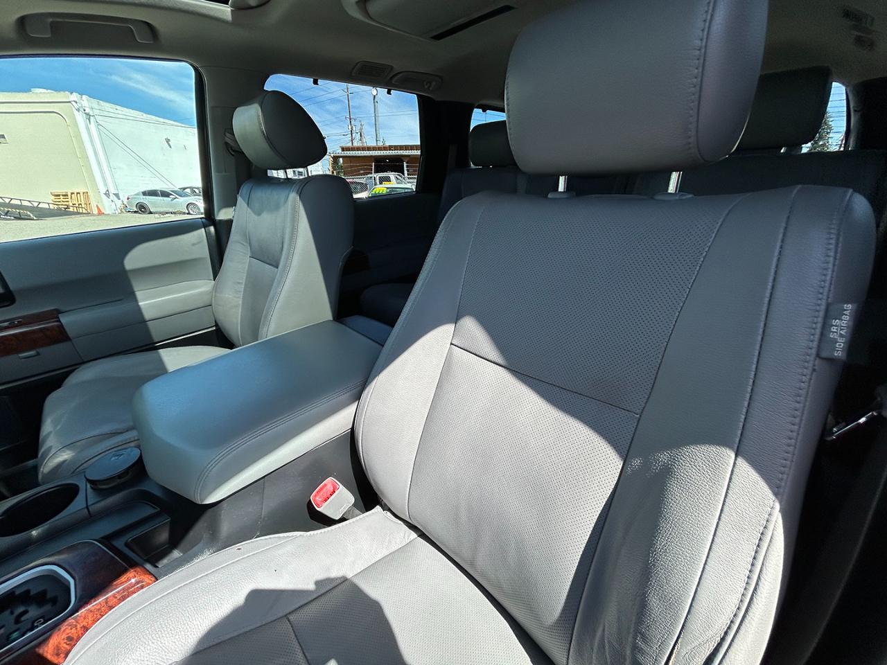 Toyota Sequoia 4WD 4dr LV8 6-Spd AT Platinum (Natl) 2008