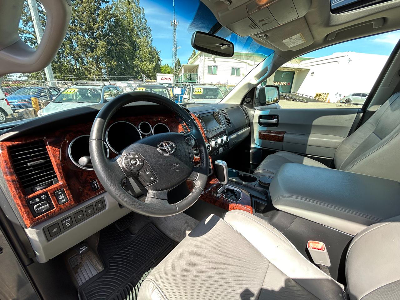 Toyota Sequoia 4WD 4dr LV8 6-Spd AT Platinum (Natl) 2008