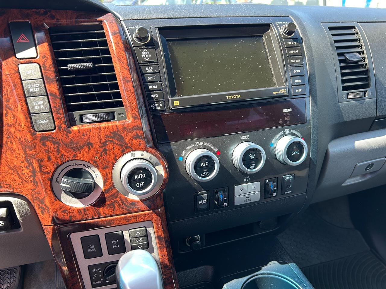 Toyota Sequoia 4WD 4dr LV8 6-Spd AT Platinum (Natl) 2008