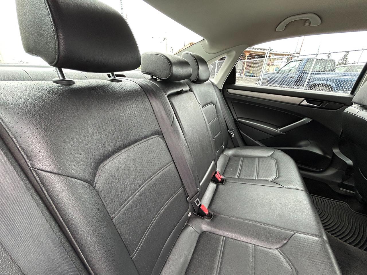 Volkswagen Passat 4dr Sdn 1.8T Auto SE PZEV 2014