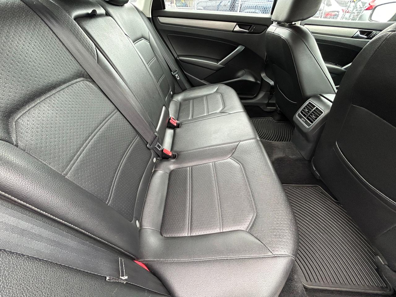 Volkswagen Passat 4dr Sdn 1.8T Auto SE PZEV 2014