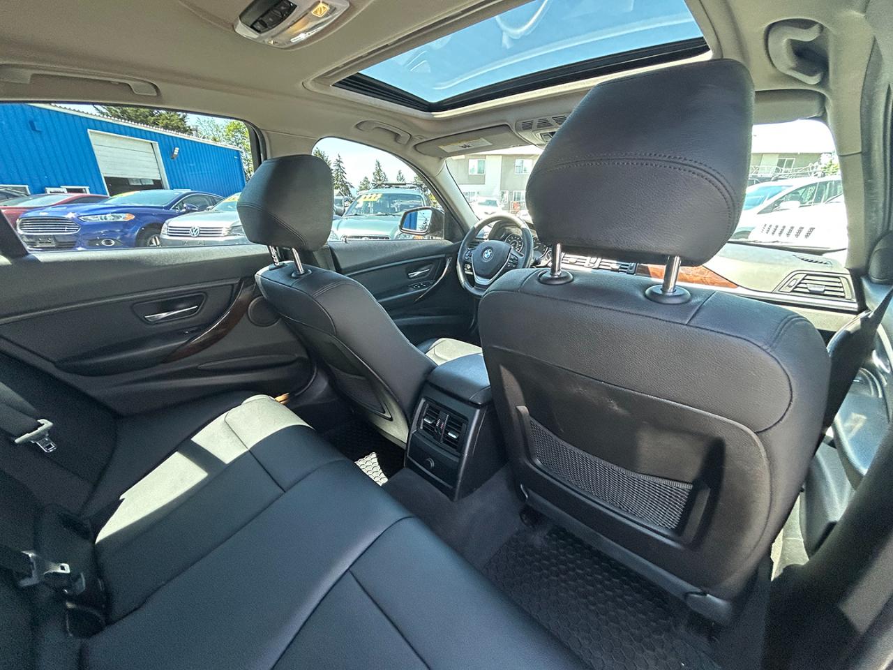 BMW 3 Series 4dr Sdn 328i xDrive AWD SULEV 2015