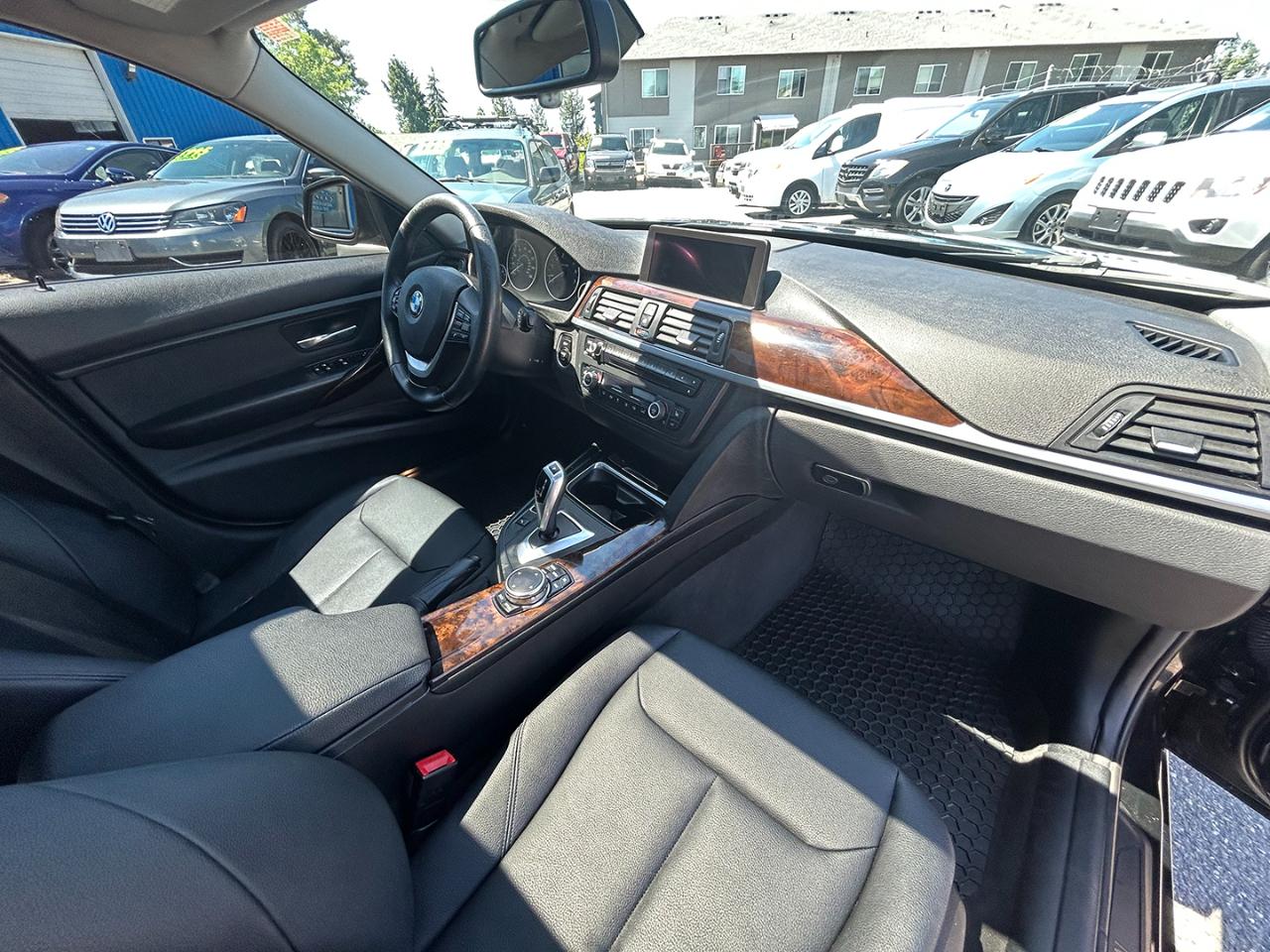 BMW 3 Series 4dr Sdn 328i xDrive AWD SULEV 2015