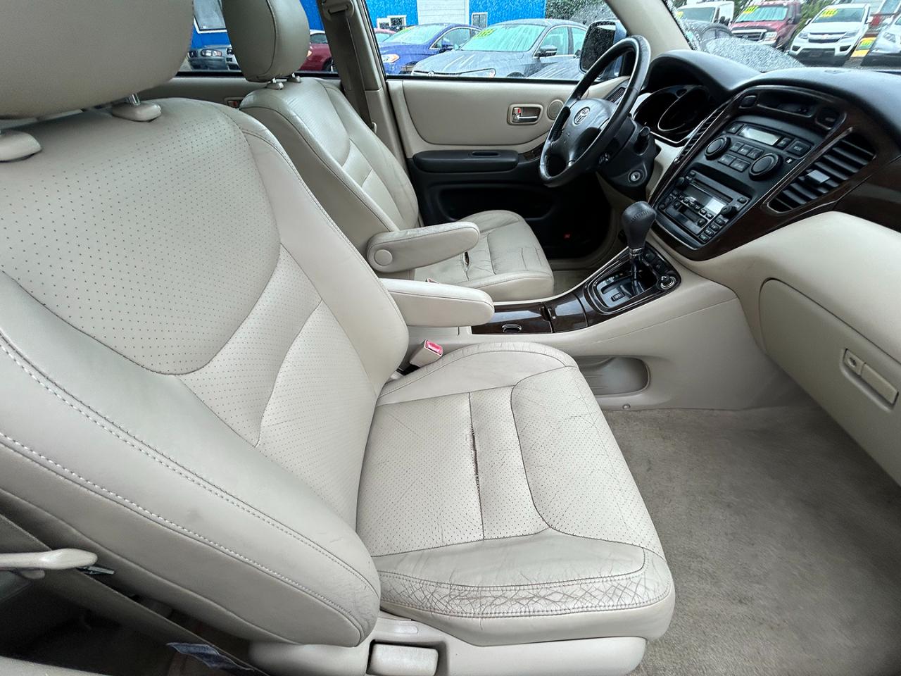 Toyota Highlander 4dr V6 4WD (Natl) 2003