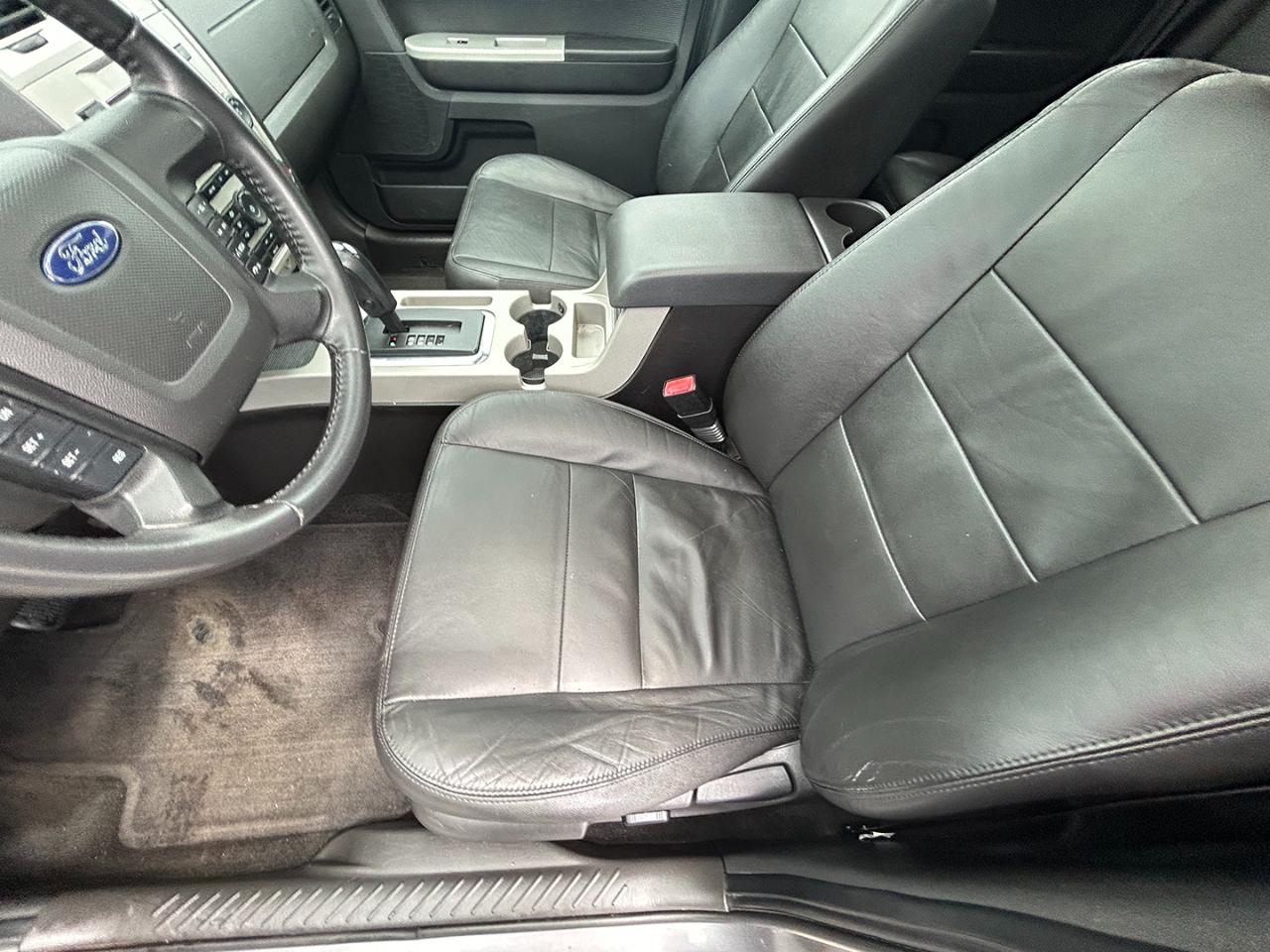 Ford Escape 4WD 4dr XLT 2010