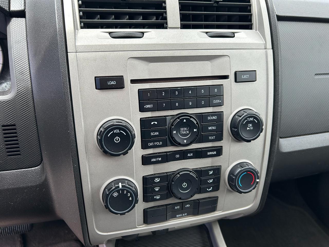 Ford Escape 4WD 4dr XLT 2010